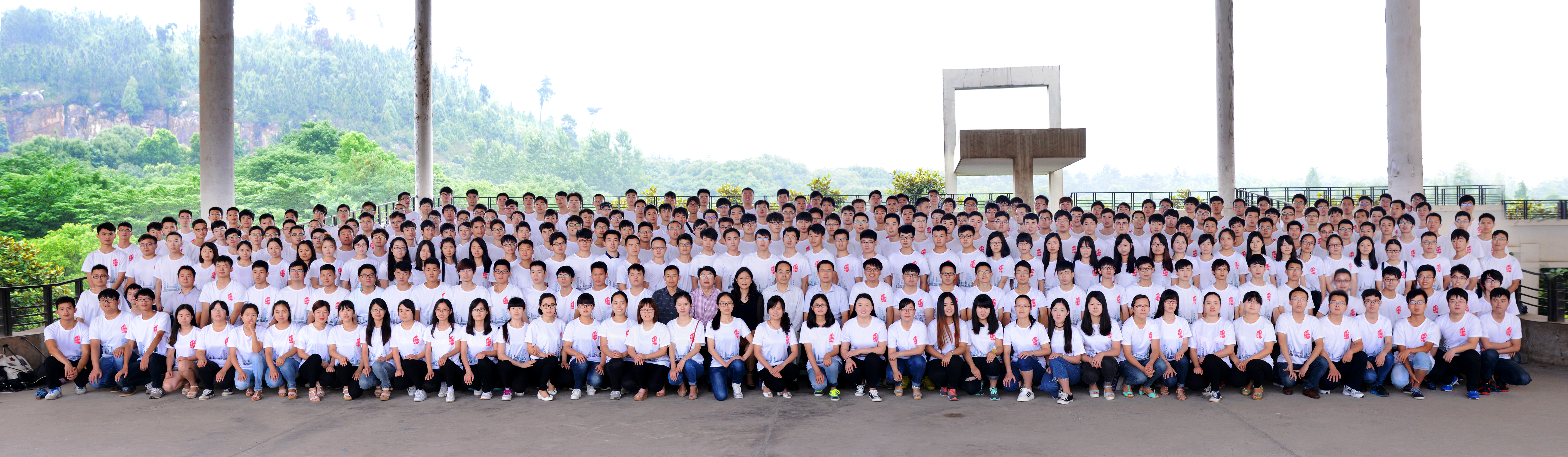 女同av
2016届毕业生合影