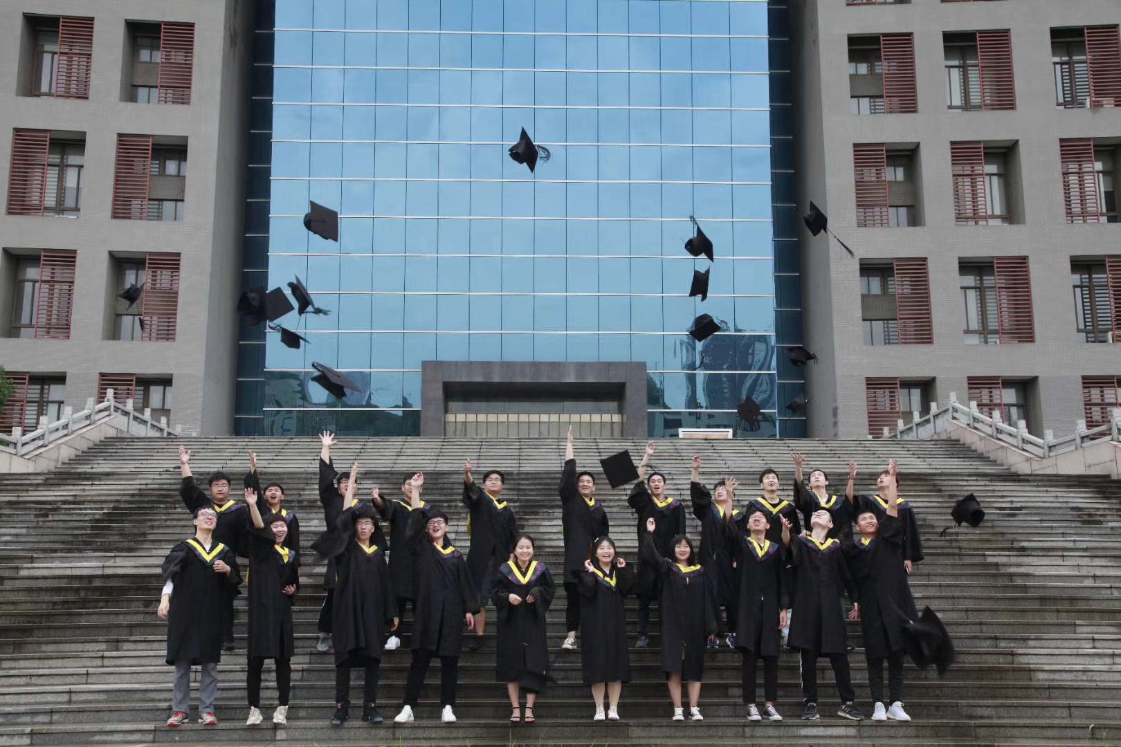 女同av
2020届毕业生合影